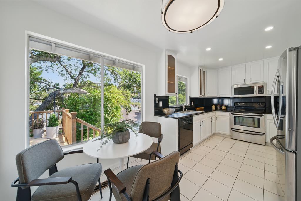 Detail Gallery Image 13 of 46 For 1406 Cedarwood Dr, San Mateo,  CA 94403 - 4 Beds | 2/1 Baths