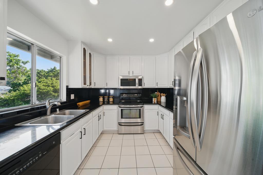 Detail Gallery Image 14 of 46 For 1406 Cedarwood Dr, San Mateo,  CA 94403 - 4 Beds | 2/1 Baths
