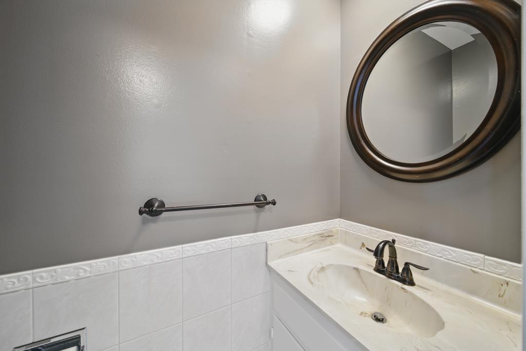 Detail Gallery Image 16 of 46 For 1406 Cedarwood Dr, San Mateo,  CA 94403 - 4 Beds | 2/1 Baths