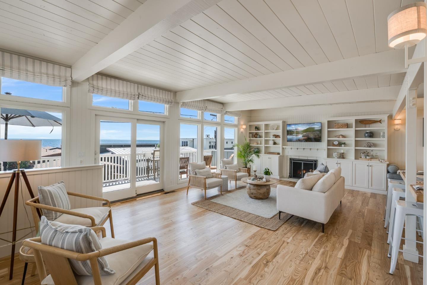 Detail Gallery Image 2 of 50 For 621 Beach Dr, Aptos,  CA 95003 - 4 Beds | 2 Baths