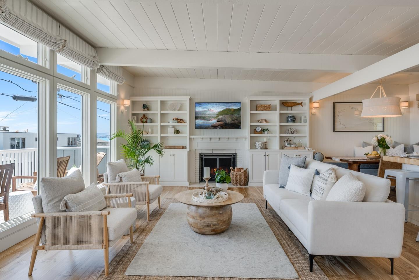 Detail Gallery Image 4 of 50 For 621 Beach Dr, Aptos,  CA 95003 - 4 Beds | 2 Baths