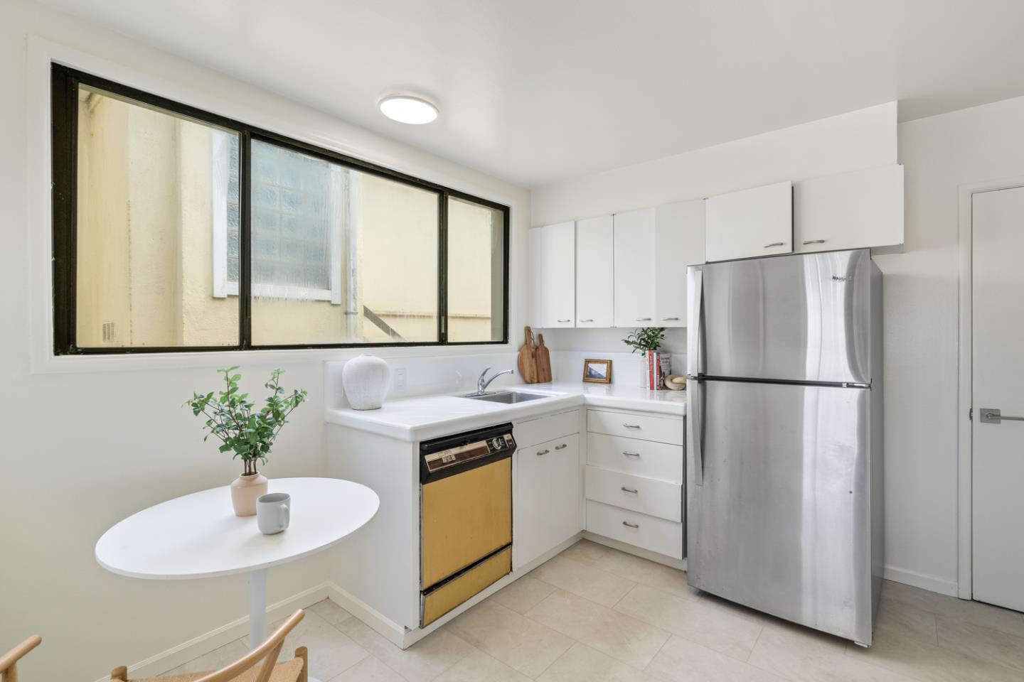 Detail Gallery Image 10 of 39 For 285 Skyline Dr, Daly City,  CA 94015 - 2 Beds | 1/1 Baths