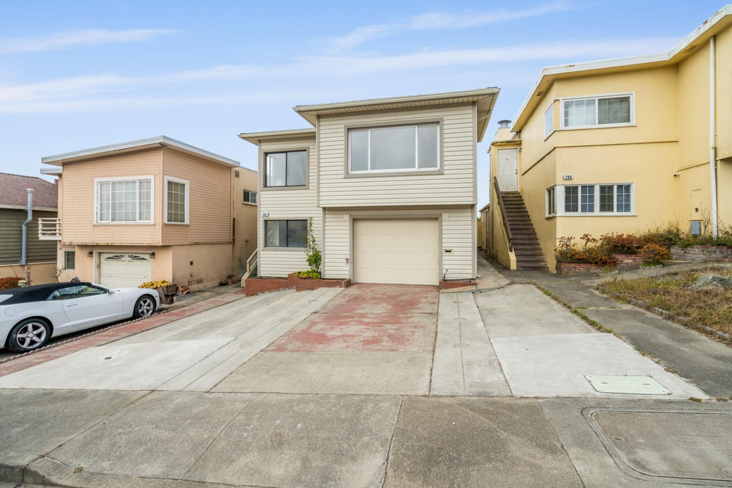 Detail Gallery Image 2 of 39 For 285 Skyline Dr, Daly City,  CA 94015 - 2 Beds | 1/1 Baths