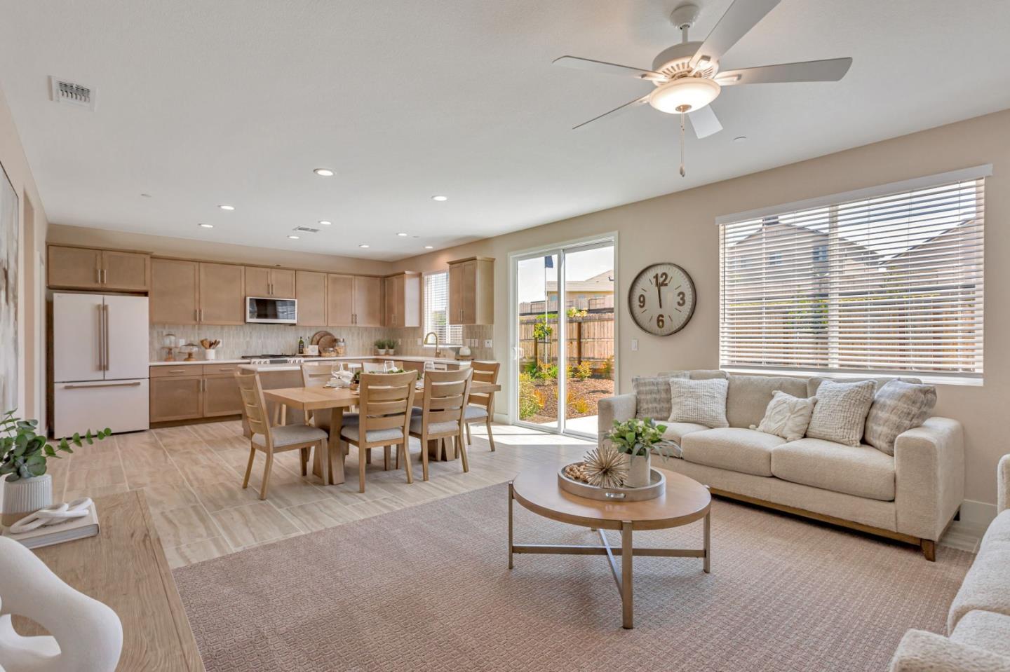 Detail Gallery Image 11 of 59 For 1143 Coyote Peak Way, Hollister,  CA 95023 - 4 Beds | 2/1 Baths