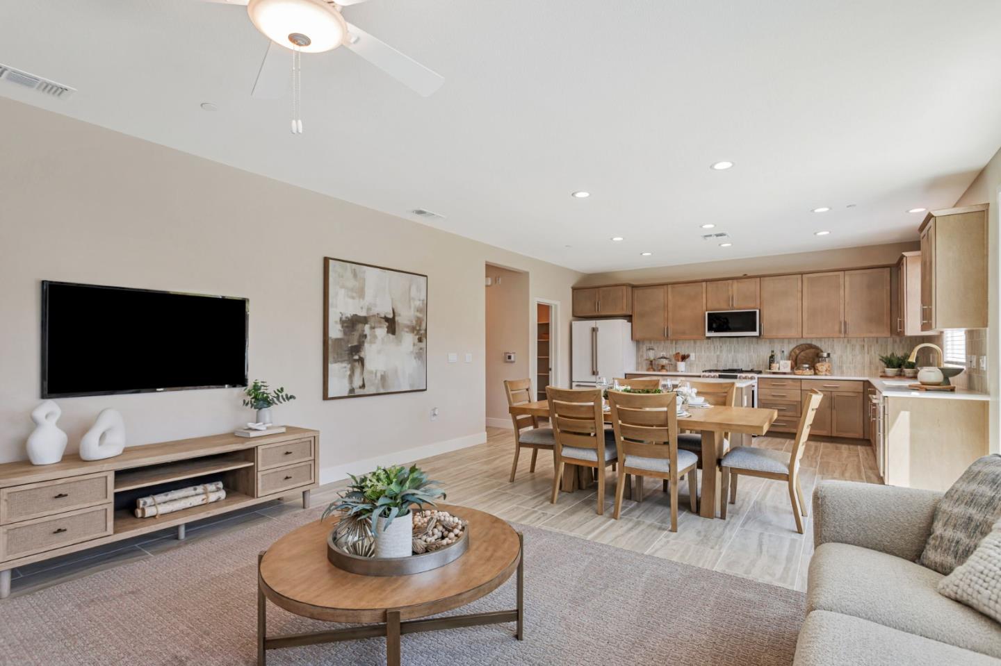 Detail Gallery Image 12 of 59 For 1143 Coyote Peak Way, Hollister,  CA 95023 - 4 Beds | 2/1 Baths