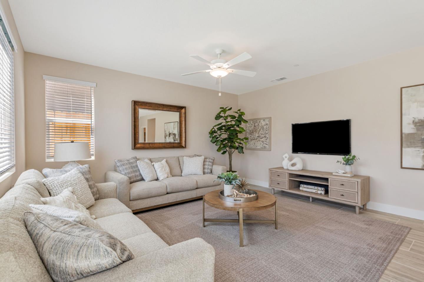 Detail Gallery Image 13 of 59 For 1143 Coyote Peak Way, Hollister,  CA 95023 - 4 Beds | 2/1 Baths