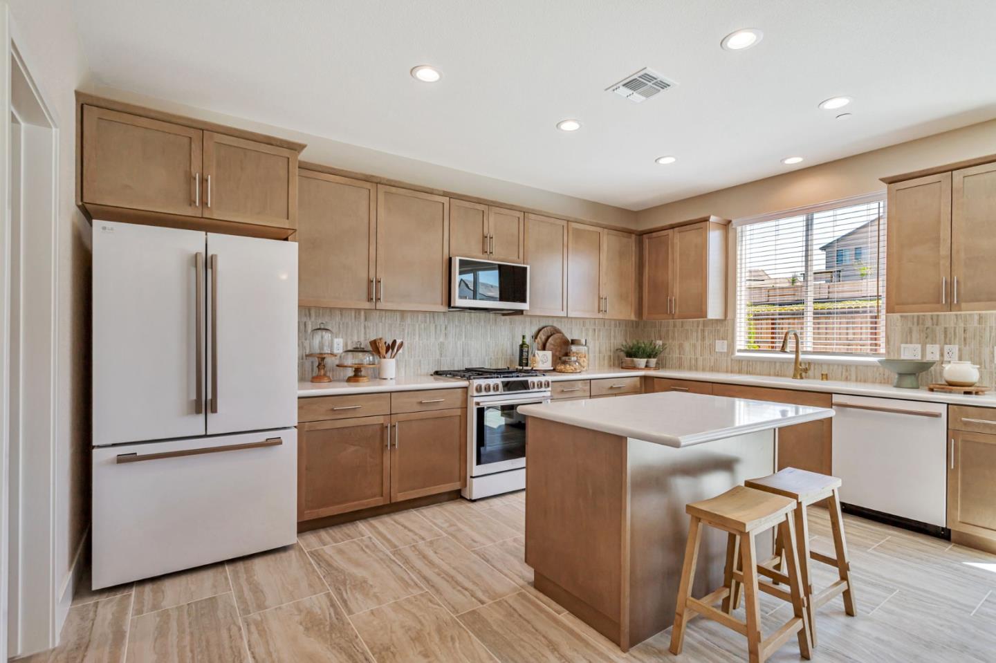Detail Gallery Image 15 of 59 For 1143 Coyote Peak Way, Hollister,  CA 95023 - 4 Beds | 2/1 Baths