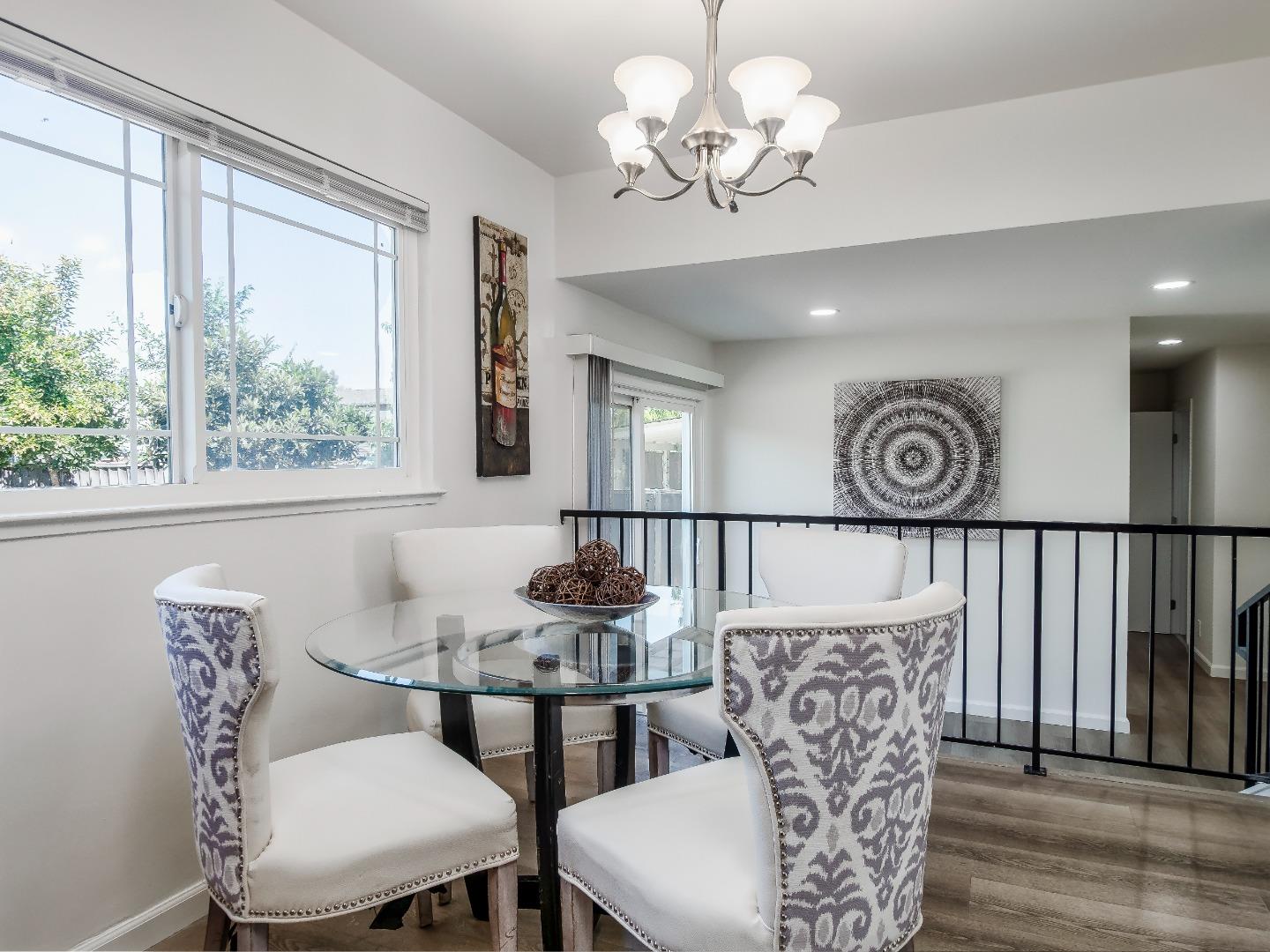 Detail Gallery Image 10 of 27 For 1051 Woodminster Dr, San Jose,  CA 95121 - 5 Beds | 3 Baths