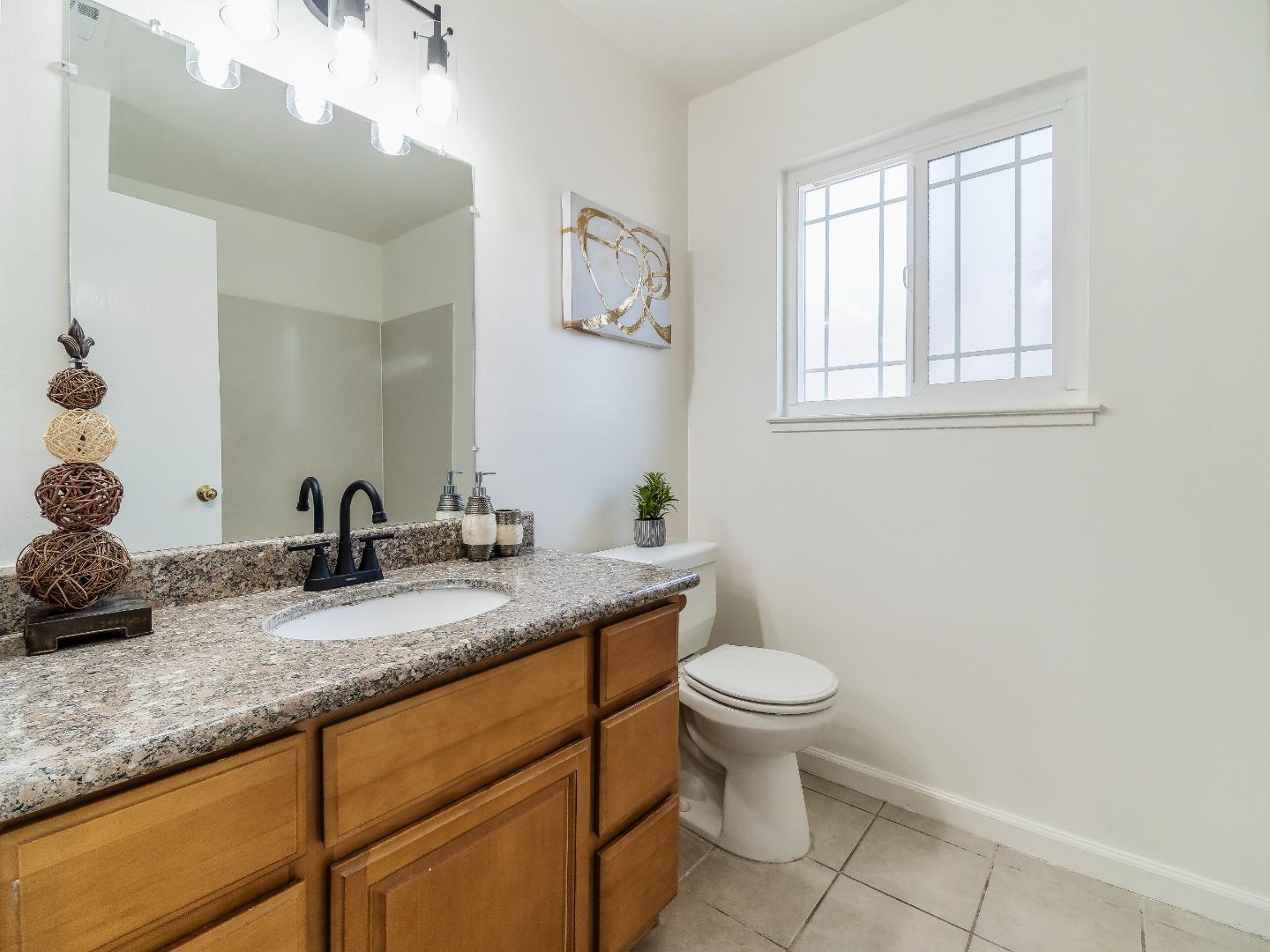 Detail Gallery Image 12 of 27 For 1051 Woodminster Dr, San Jose,  CA 95121 - 5 Beds | 3 Baths