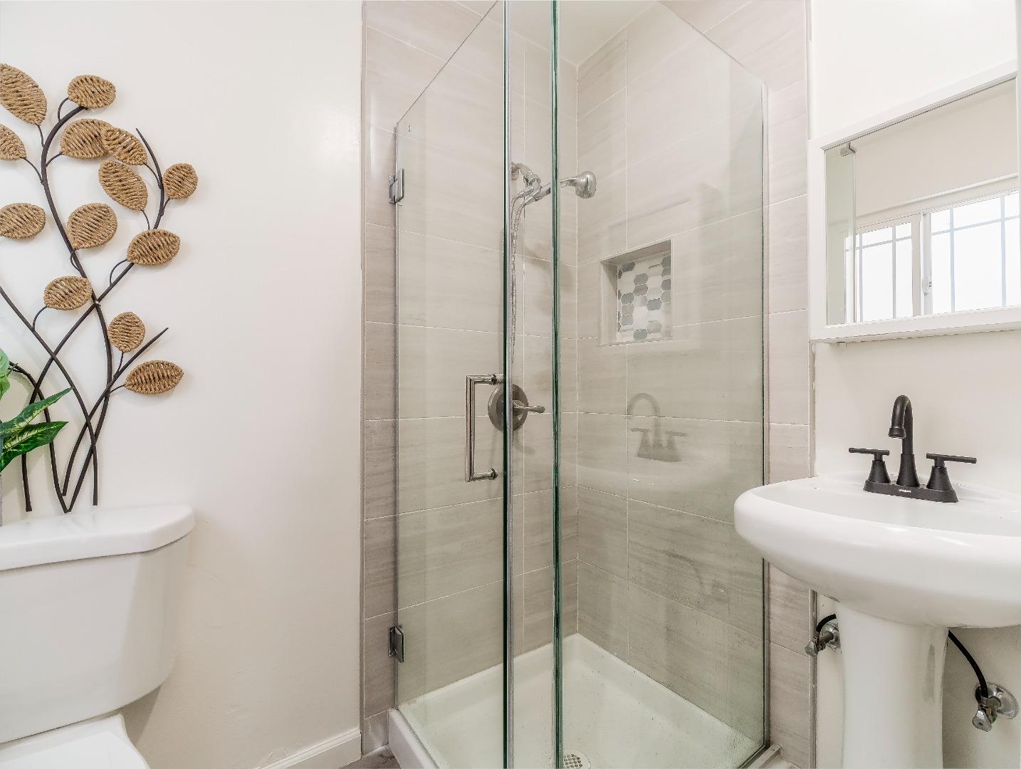 Detail Gallery Image 13 of 27 For 1051 Woodminster Dr, San Jose,  CA 95121 - 5 Beds | 3 Baths