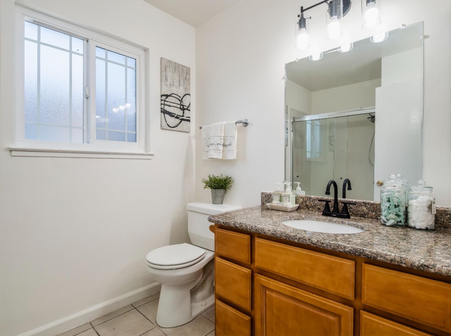 Detail Gallery Image 14 of 27 For 1051 Woodminster Dr, San Jose,  CA 95121 - 5 Beds | 3 Baths