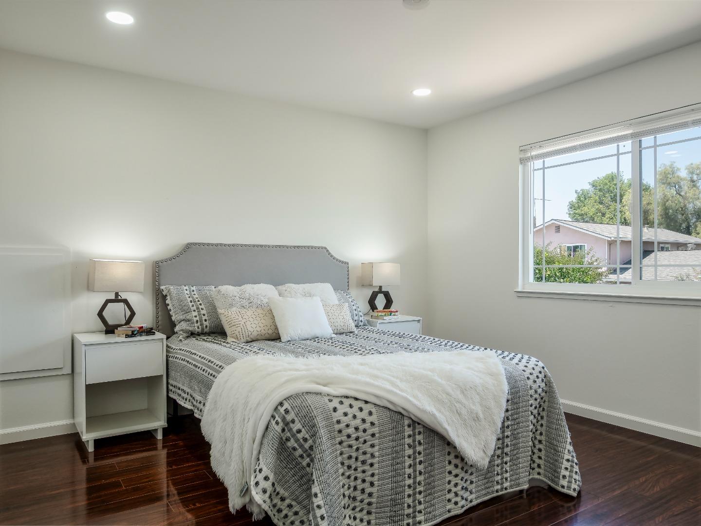 Detail Gallery Image 15 of 27 For 1051 Woodminster Dr, San Jose,  CA 95121 - 5 Beds | 3 Baths