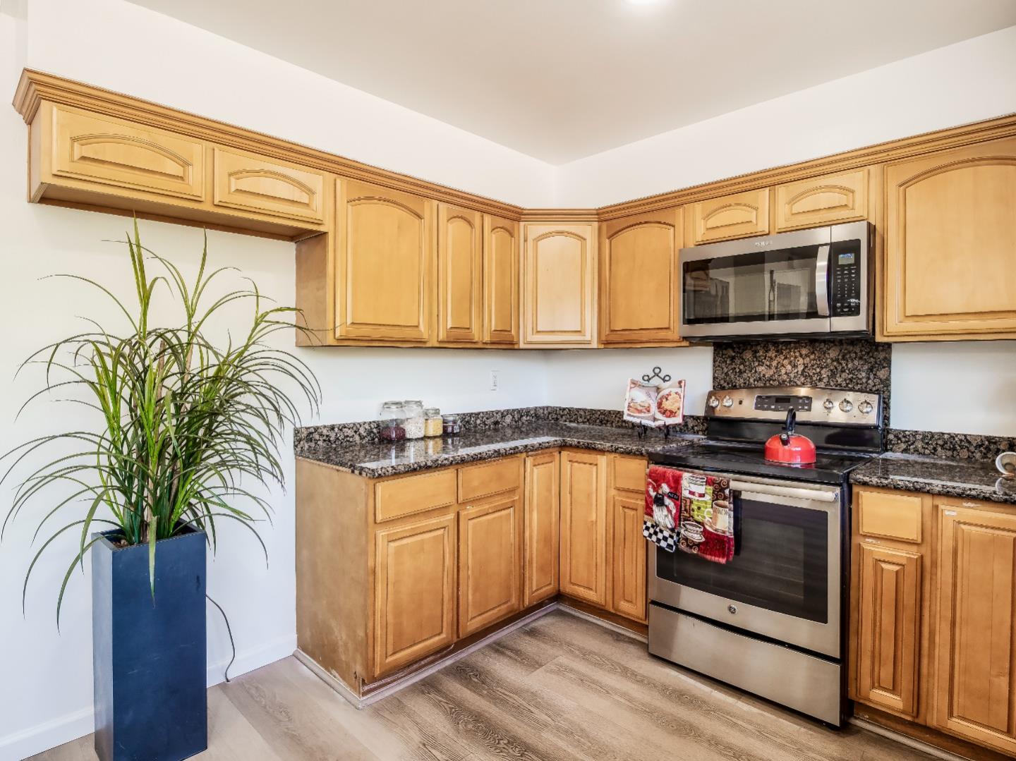 Detail Gallery Image 8 of 27 For 1051 Woodminster Dr, San Jose,  CA 95121 - 5 Beds | 3 Baths