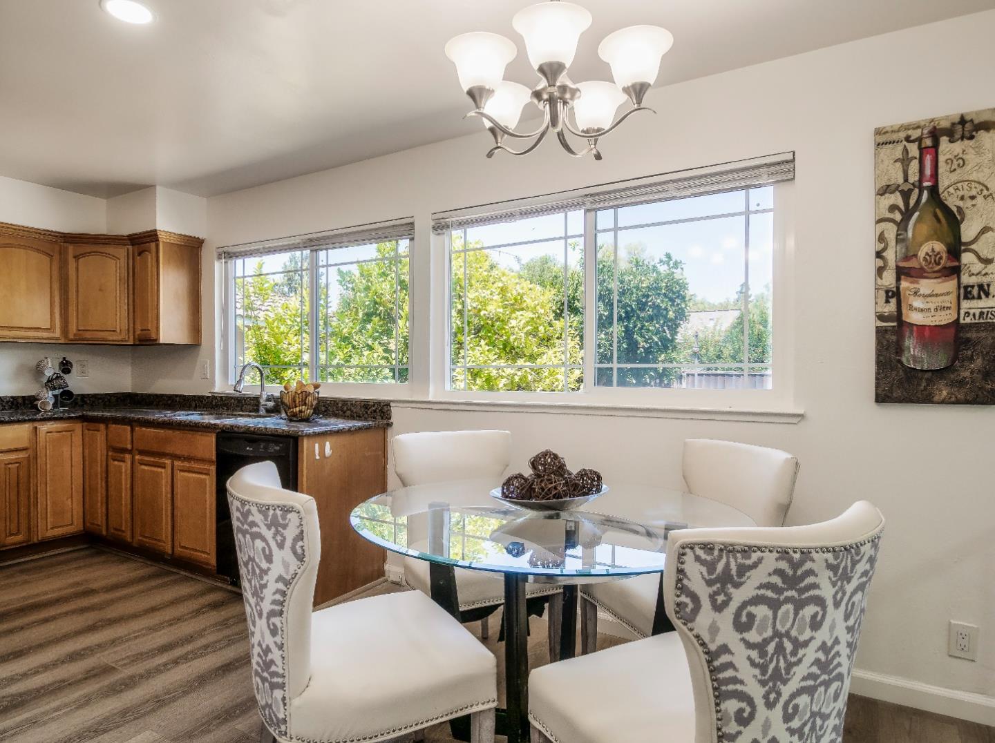 Detail Gallery Image 9 of 27 For 1051 Woodminster Dr, San Jose,  CA 95121 - 5 Beds | 3 Baths