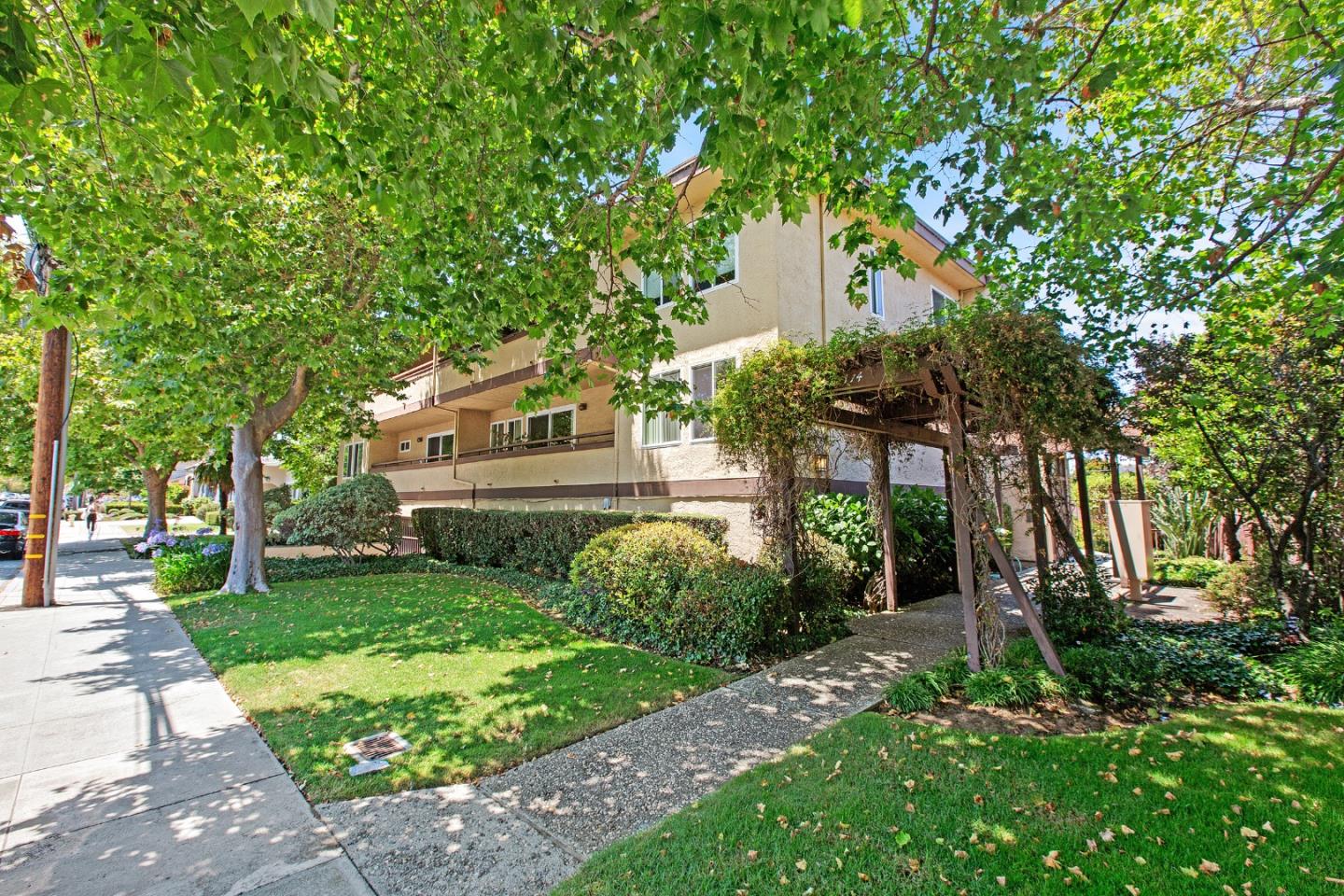 Detail Gallery Image 14 of 19 For 114 24th Ave #5,  San Mateo,  CA 94403 - 2 Beds | 2 Baths