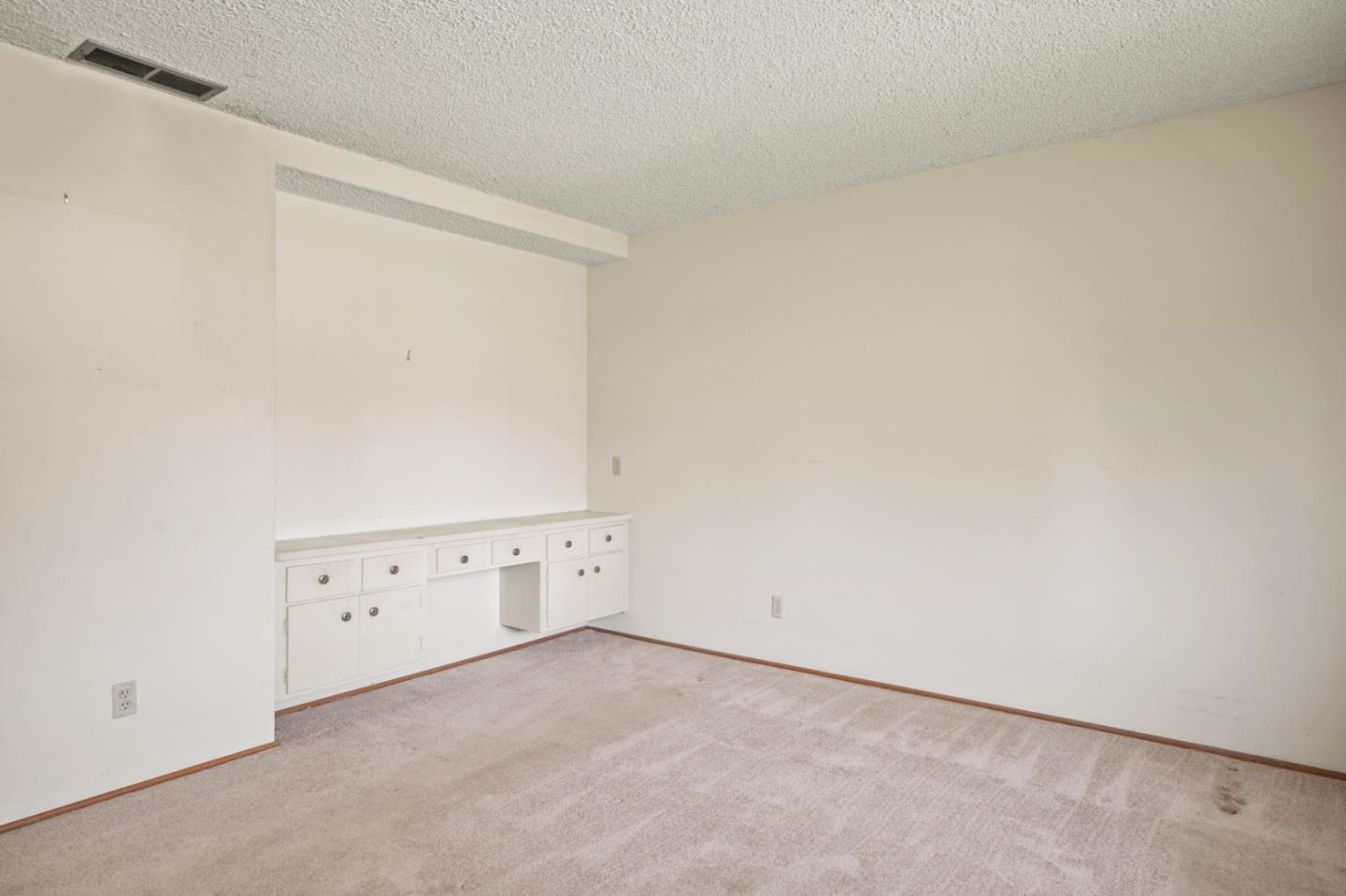 Detail Gallery Image 11 of 24 For 22709 Picador Dr, Salinas,  CA 93908 - 5 Beds | 3 Baths