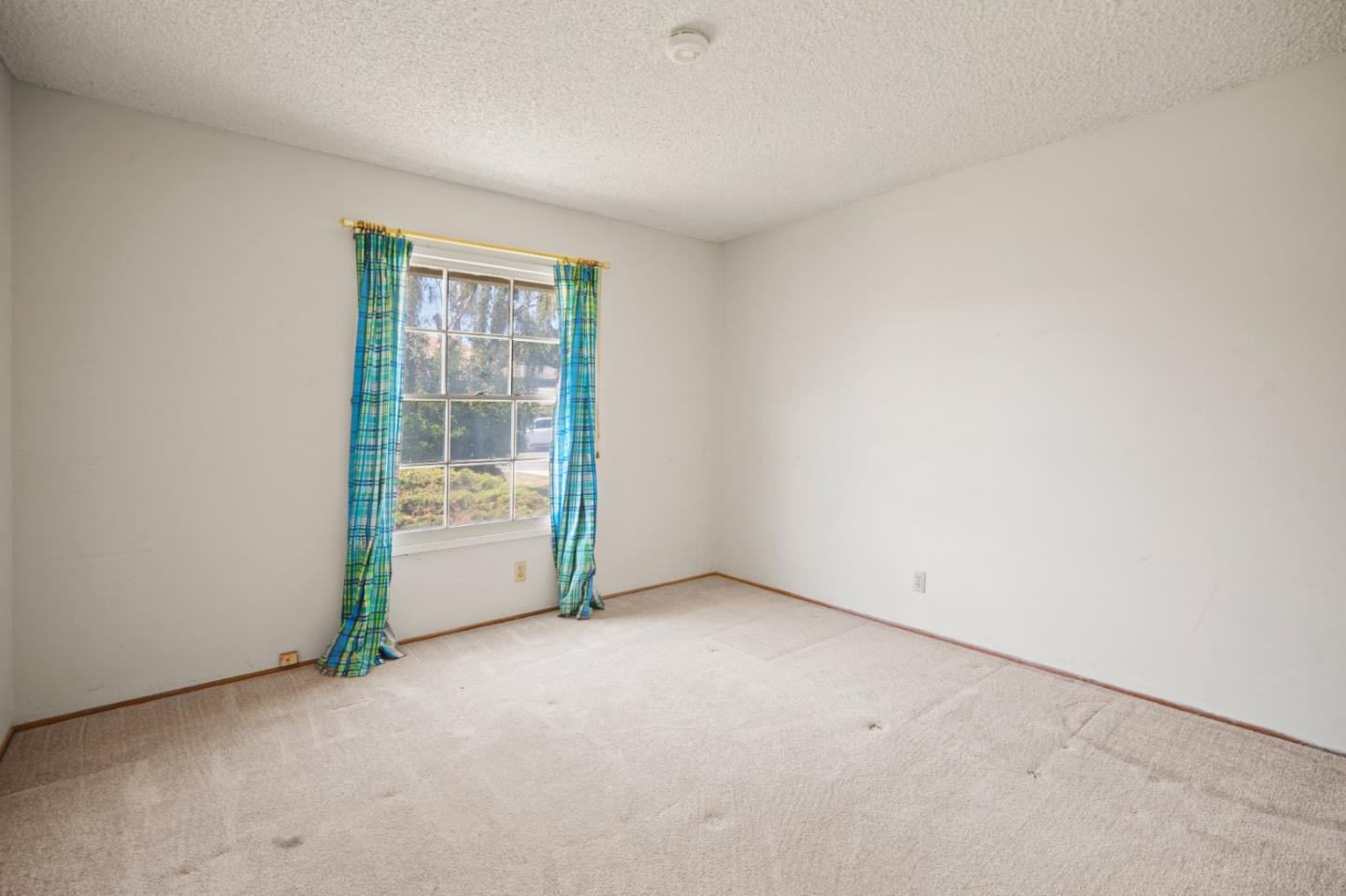 Detail Gallery Image 13 of 24 For 22709 Picador Dr, Salinas,  CA 93908 - 5 Beds | 3 Baths