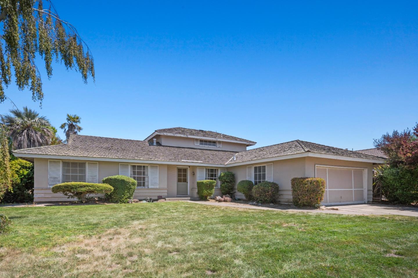 Detail Gallery Image 2 of 24 For 22709 Picador Dr, Salinas,  CA 93908 - 5 Beds | 3 Baths