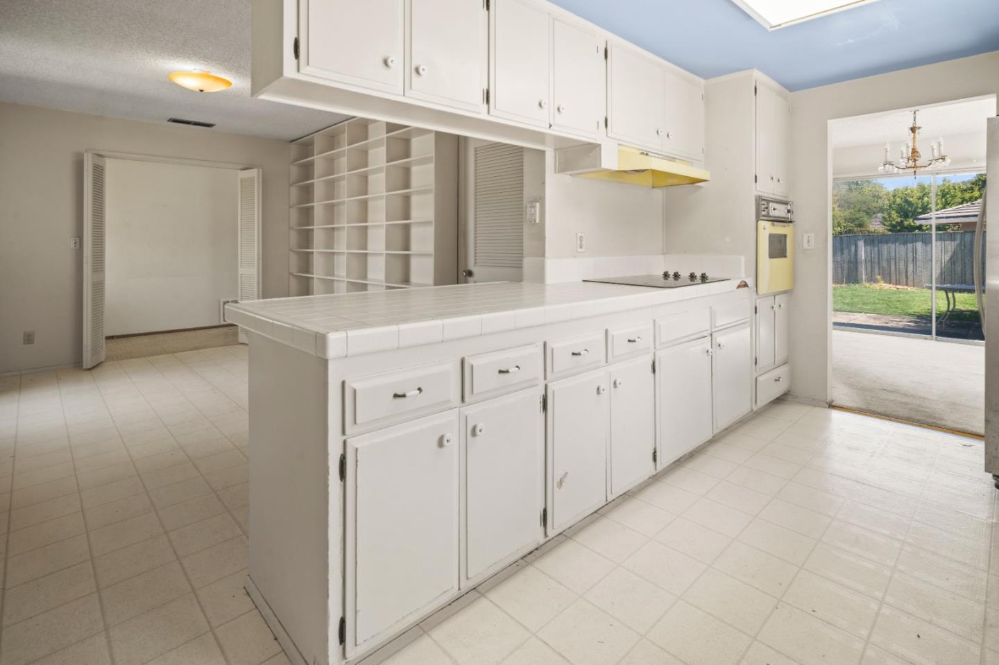 Detail Gallery Image 6 of 24 For 22709 Picador Dr, Salinas,  CA 93908 - 5 Beds | 3 Baths
