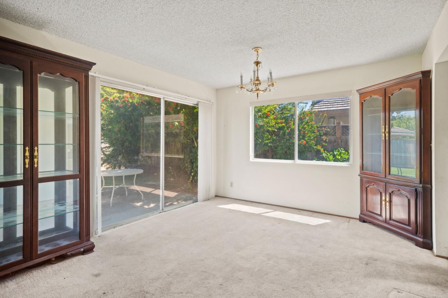 Detail Gallery Image 7 of 24 For 22709 Picador Dr, Salinas,  CA 93908 - 5 Beds | 3 Baths
