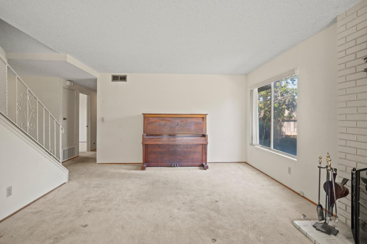 Detail Gallery Image 8 of 24 For 22709 Picador Dr, Salinas,  CA 93908 - 5 Beds | 3 Baths
