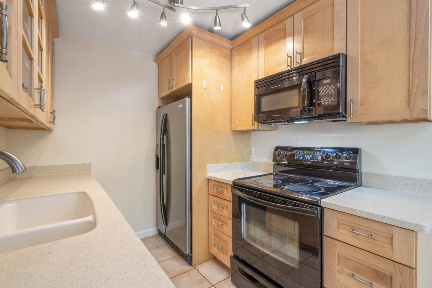 Detail Gallery Image 5 of 44 For 936 Kiely Blvd #F,  Santa Clara,  CA 95051 - 2 Beds | 1 Baths