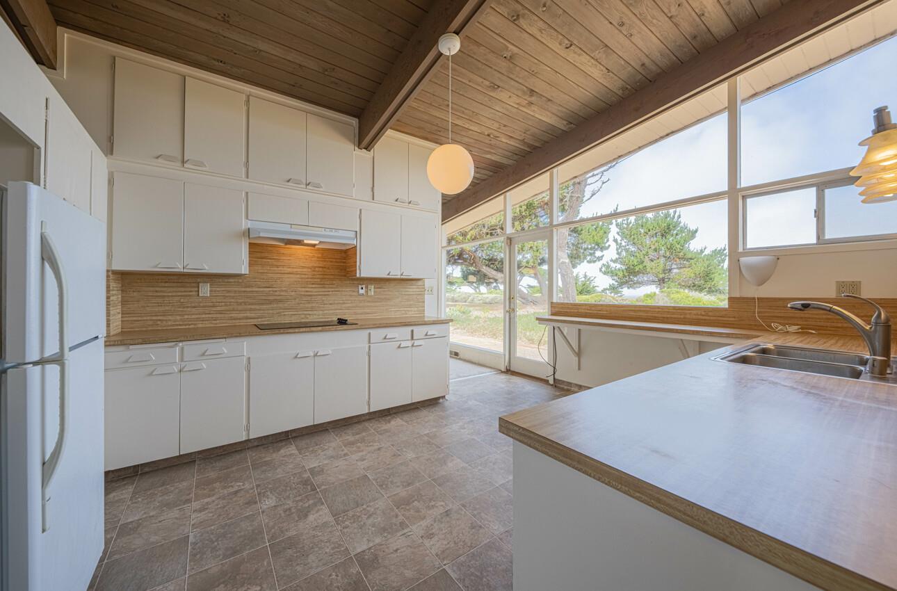 Detail Gallery Image 9 of 31 For 1051 Marcheta Ln, Pebble Beach,  CA 93953 - 3 Beds | 3 Baths