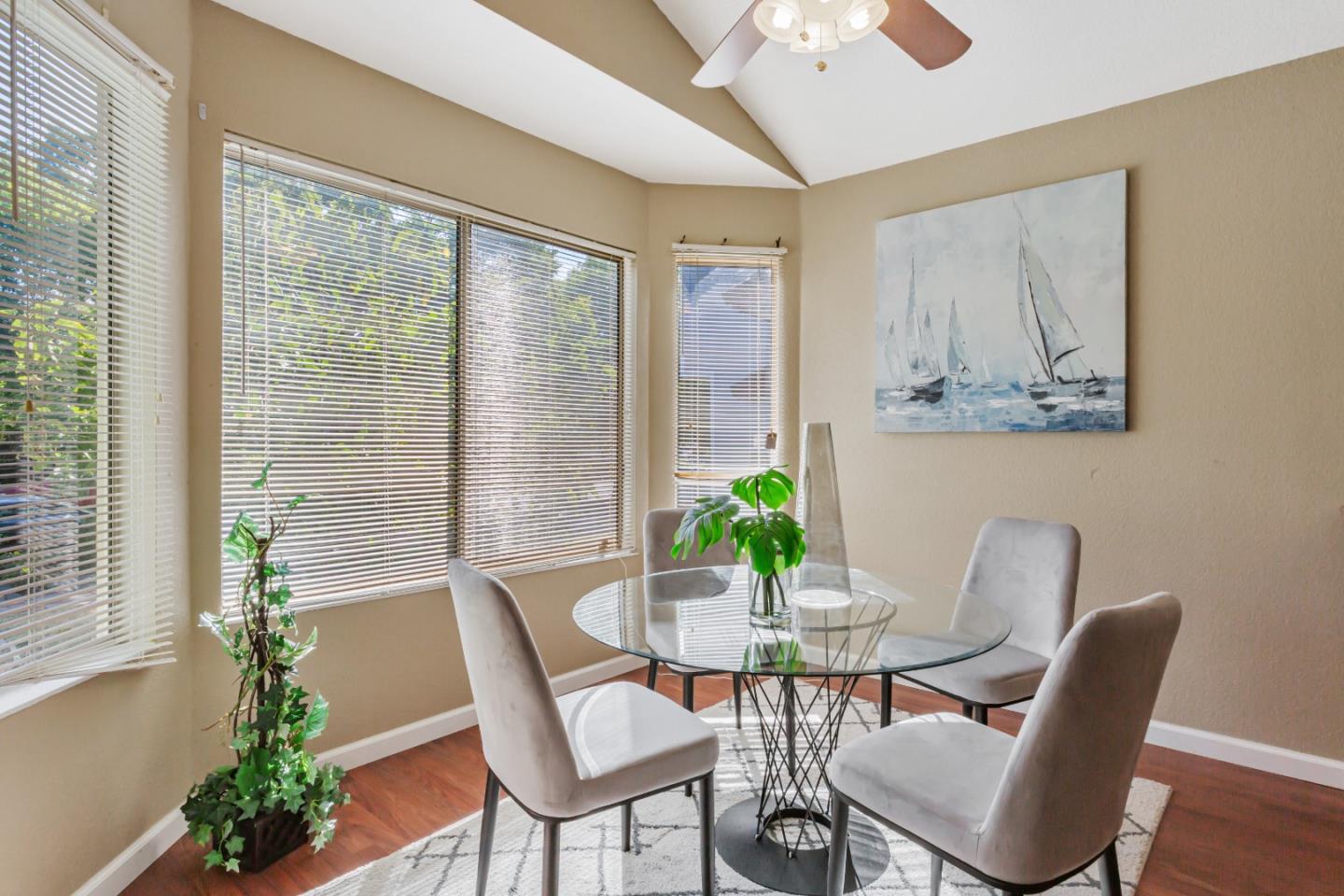 Detail Gallery Image 3 of 24 For 1033 Peppertree Dr, Fairfield,  CA 94533 - 3 Beds | 2 Baths