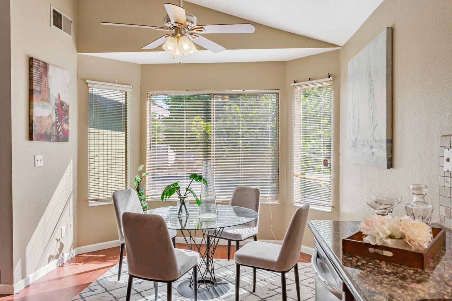 Detail Gallery Image 4 of 24 For 1033 Peppertree Dr, Fairfield,  CA 94533 - 3 Beds | 2 Baths
