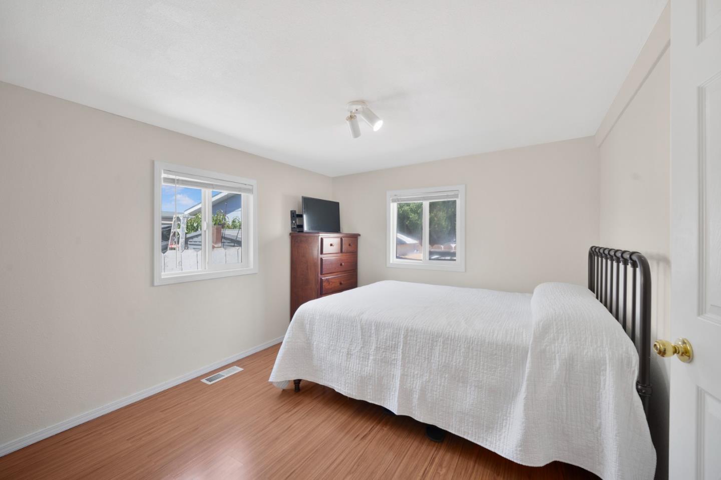 Detail Gallery Image 10 of 26 For 2580 Senter Rd #495,  San Jose,  CA 95111 - 3 Beds | 2 Baths