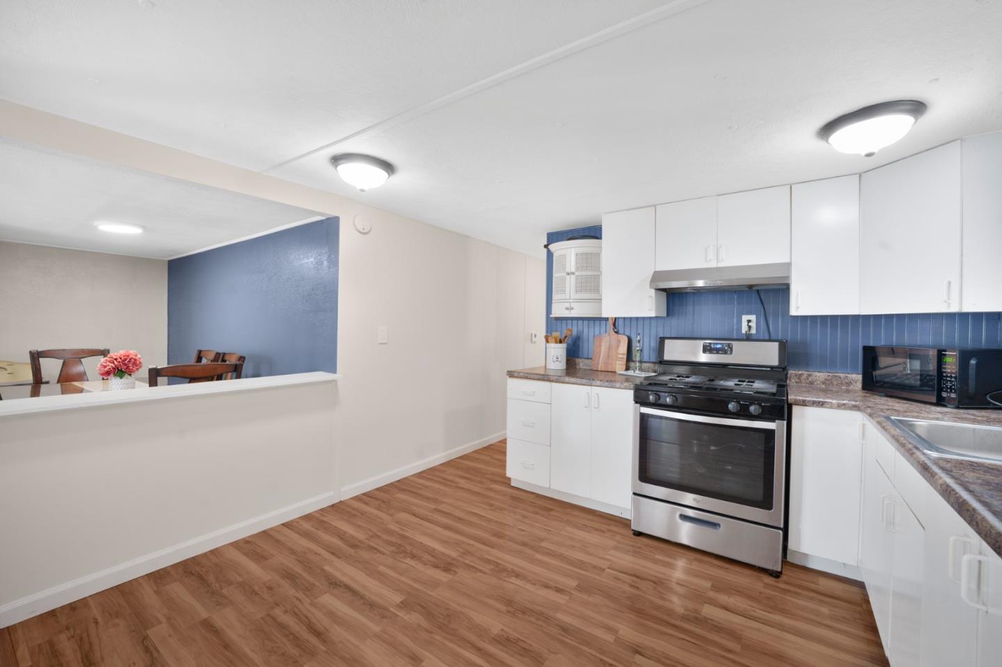 Detail Gallery Image 3 of 26 For 2580 Senter Rd #495,  San Jose,  CA 95111 - 3 Beds | 2 Baths