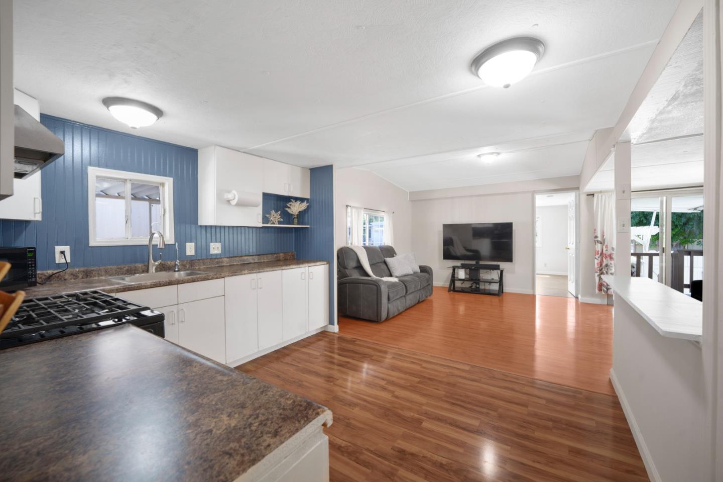 Detail Gallery Image 4 of 26 For 2580 Senter Rd #495,  San Jose,  CA 95111 - 3 Beds | 2 Baths
