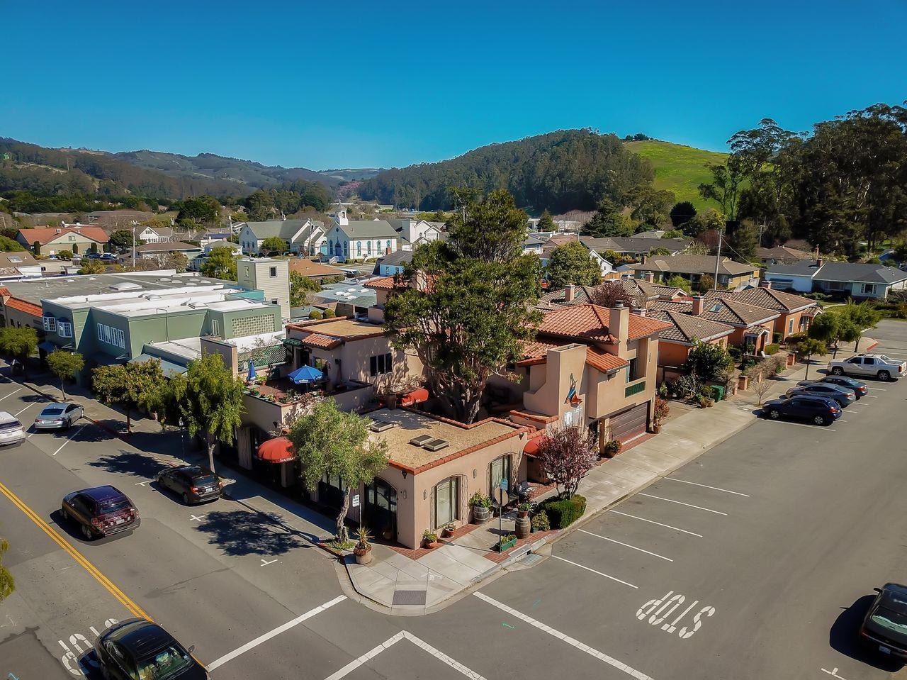 Detail Gallery Image 2 of 21 For 725 Correas St, Half Moon Bay,  CA 94019 - 3 Beds | 2/1 Baths