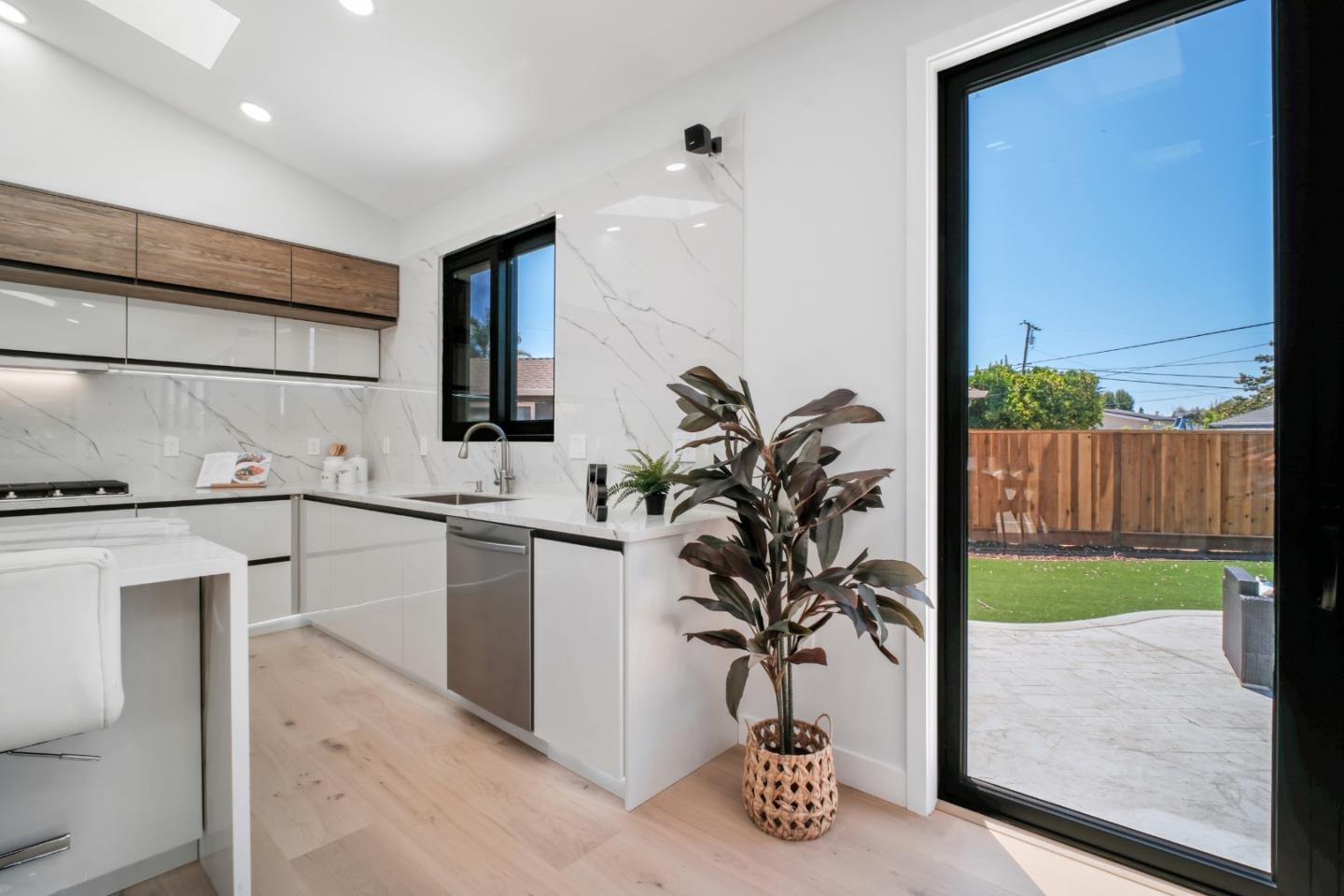 Detail Gallery Image 29 of 84 For 239 Eureka Ct, Sunnyvale,  CA 94085 - 4 Beds | 3/1 Baths