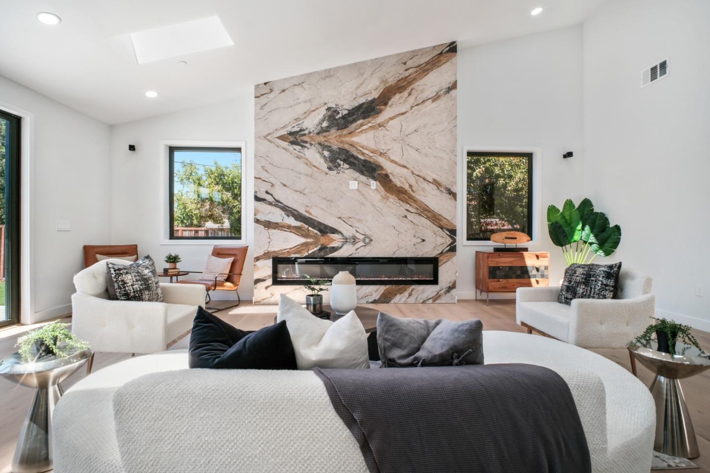 Detail Gallery Image 4 of 84 For 239 Eureka Ct, Sunnyvale,  CA 94085 - 4 Beds | 3/1 Baths