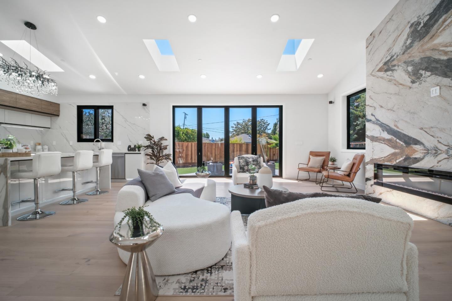 Detail Gallery Image 5 of 84 For 239 Eureka Ct, Sunnyvale,  CA 94085 - 4 Beds | 3/1 Baths