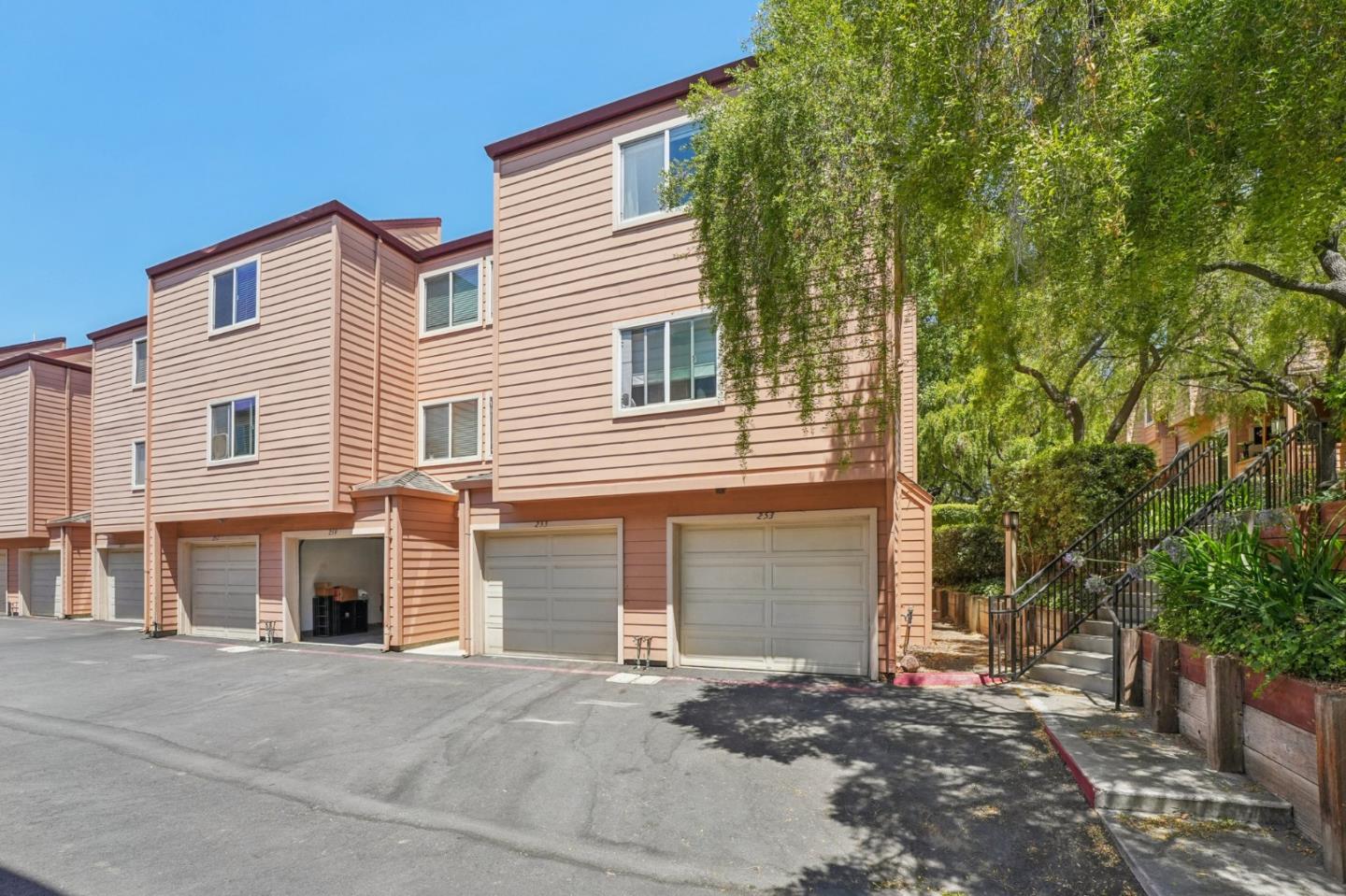 Detail Gallery Image 2 of 35 For 255 Sumba Ct, San Jose,  CA 95123 - 3 Beds | 2 Baths