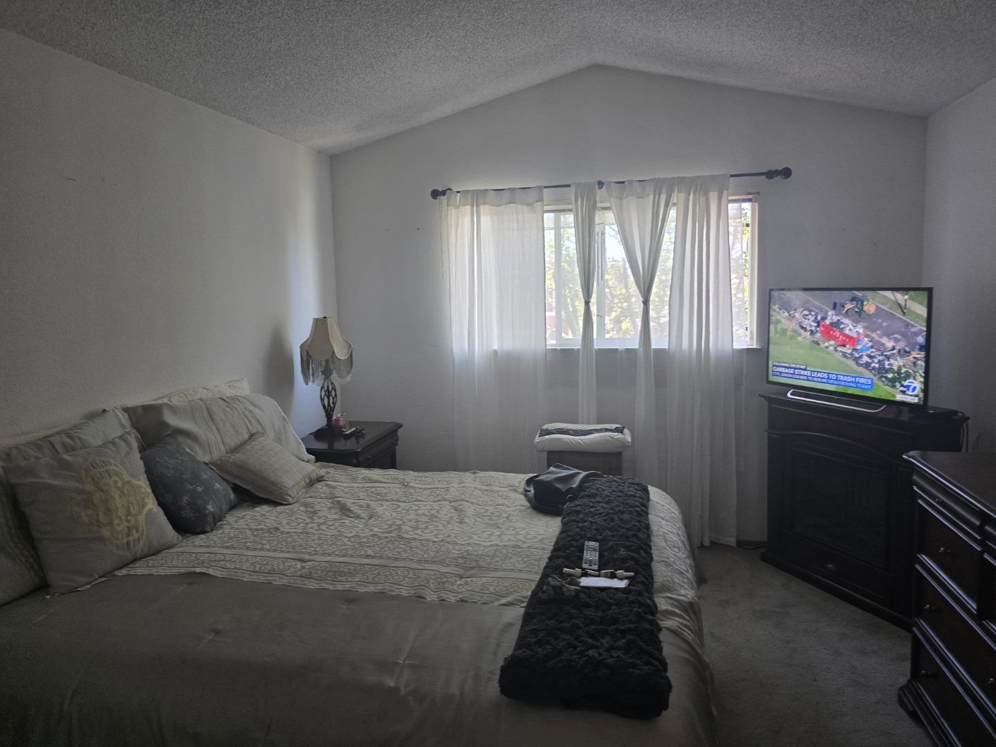 Detail Gallery Image 7 of 9 For 715 Knights Cir, Vallejo,  CA 94591 - 3 Beds | 2/1 Baths