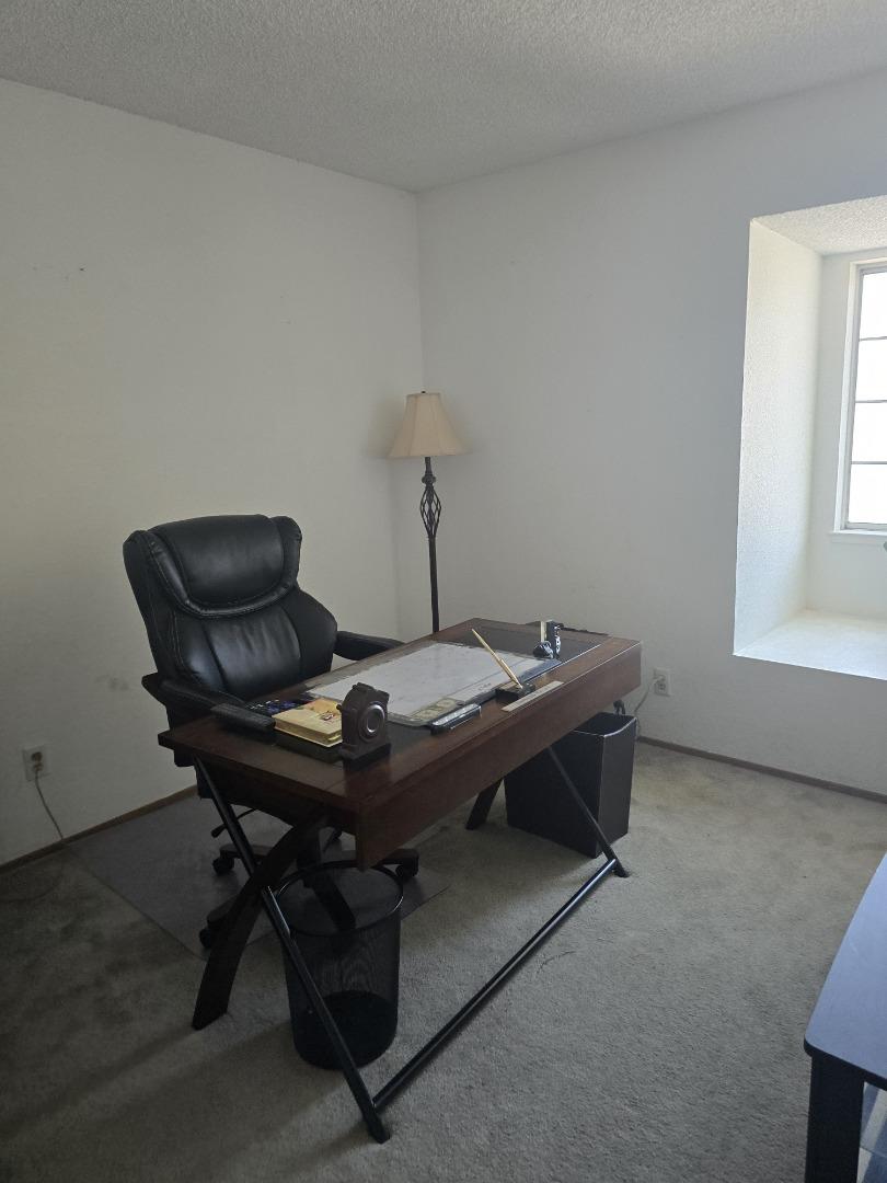 Detail Gallery Image 8 of 9 For 715 Knights Cir, Vallejo,  CA 94591 - 3 Beds | 2/1 Baths