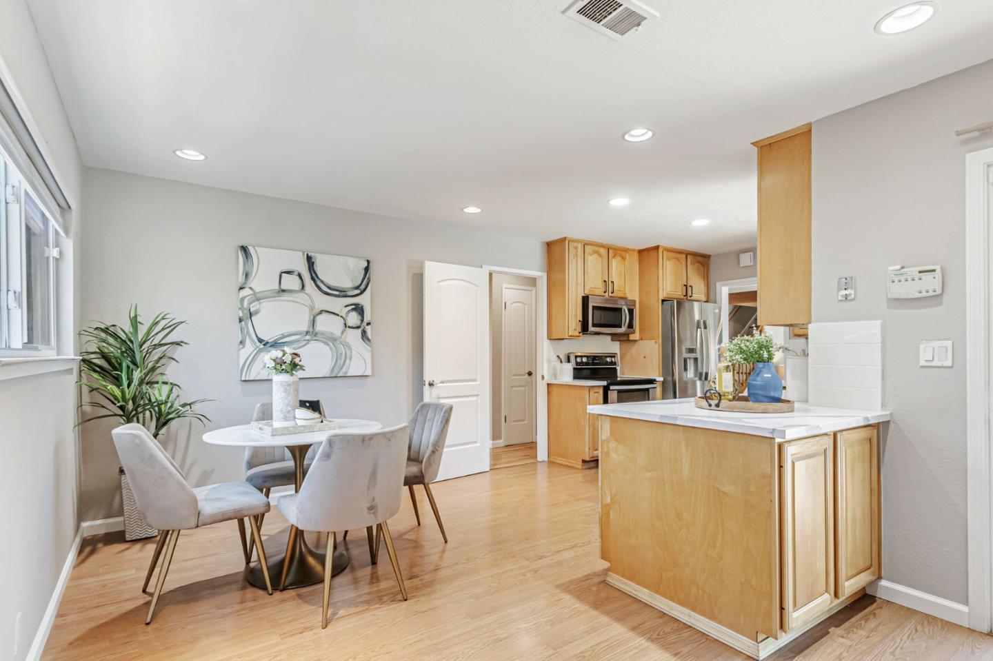 Detail Gallery Image 14 of 50 For 2538 Saint Lawrence Dr, San Jose,  CA 95124 - 4 Beds | 2 Baths