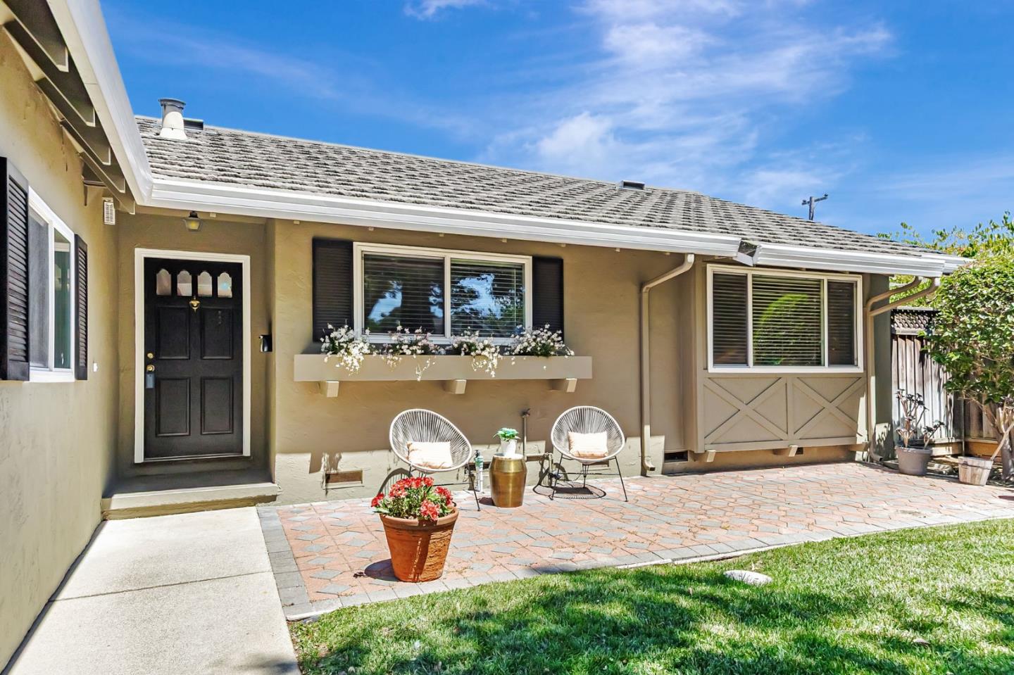 Detail Gallery Image 3 of 50 For 2538 Saint Lawrence Dr, San Jose,  CA 95124 - 4 Beds | 2 Baths