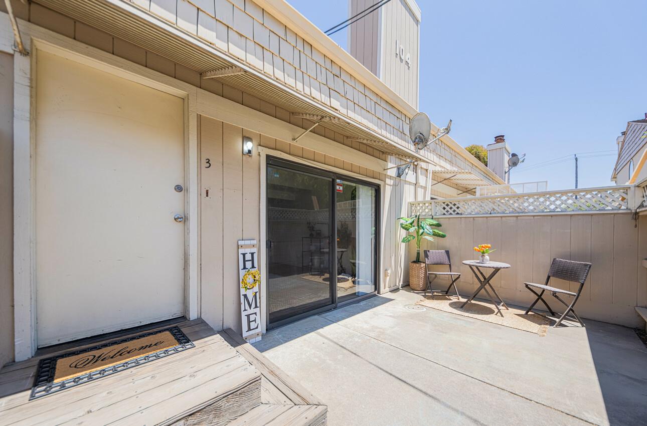 Detail Gallery Image 4 of 22 For 104 Rossi St #3,  Salinas,  CA 93901 - 1 Beds | 1/1 Baths