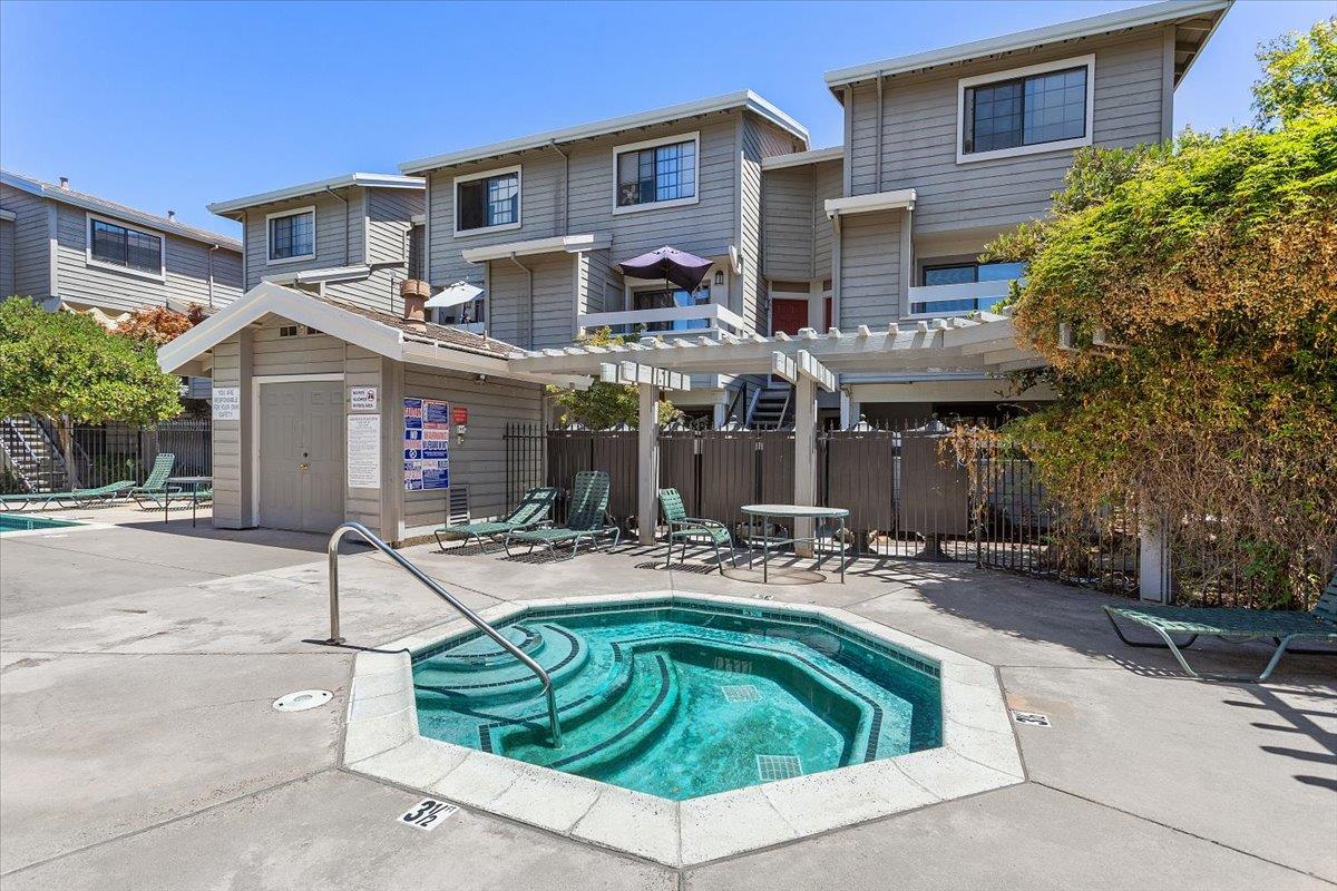 Detail Gallery Image 21 of 26 For 6893 Chantel Ct, San Jose,  CA 95129 - 2 Beds | 2/1 Baths