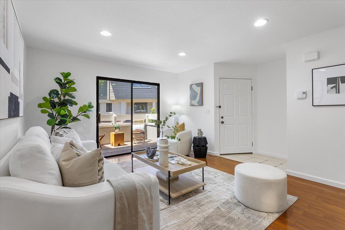 Detail Gallery Image 4 of 26 For 6893 Chantel Ct, San Jose,  CA 95129 - 2 Beds | 2/1 Baths