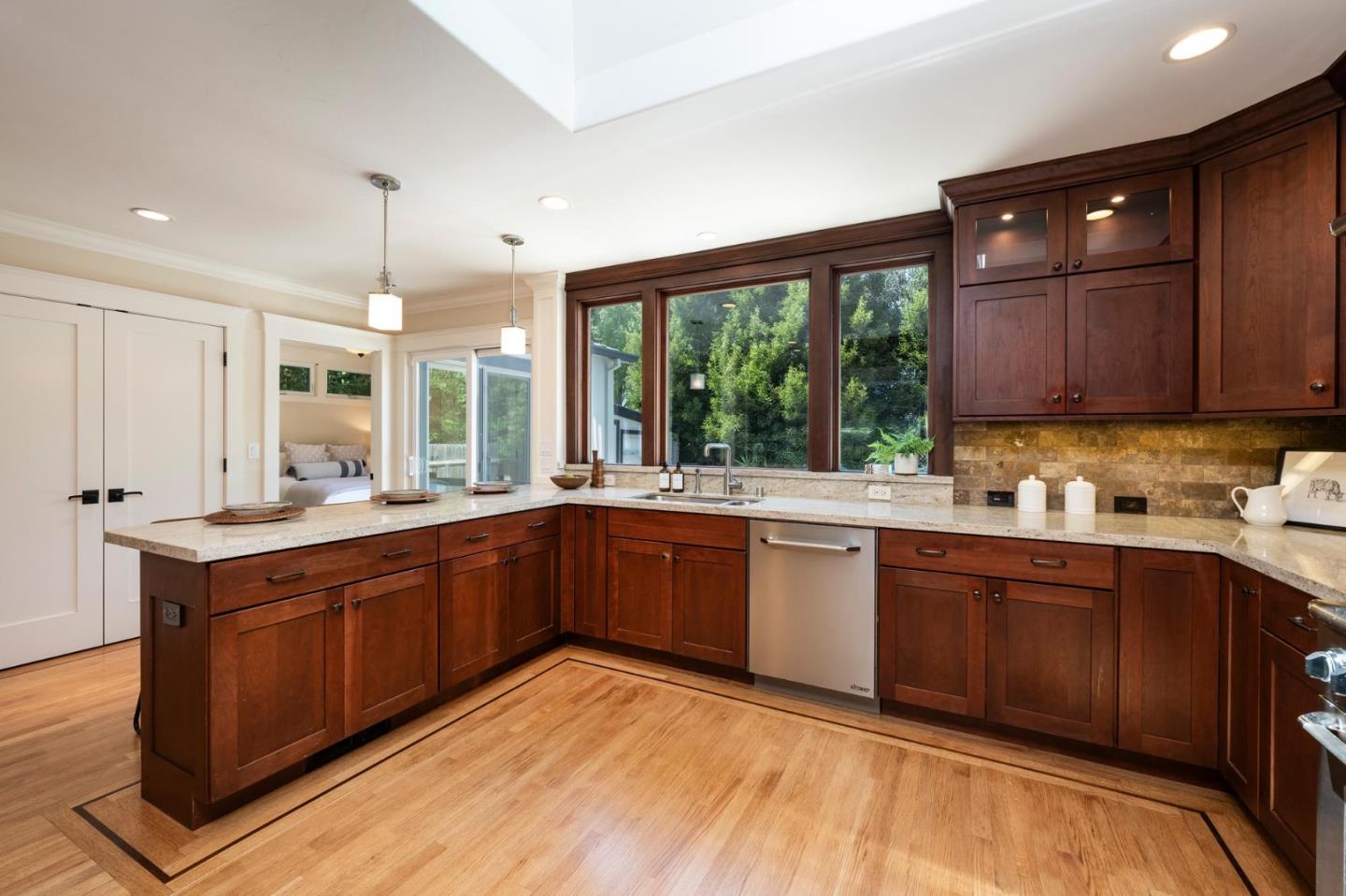 Detail Gallery Image 14 of 26 For 256 Portola Dr., San Mateo,  CA 94403 - 2 Beds | 2 Baths