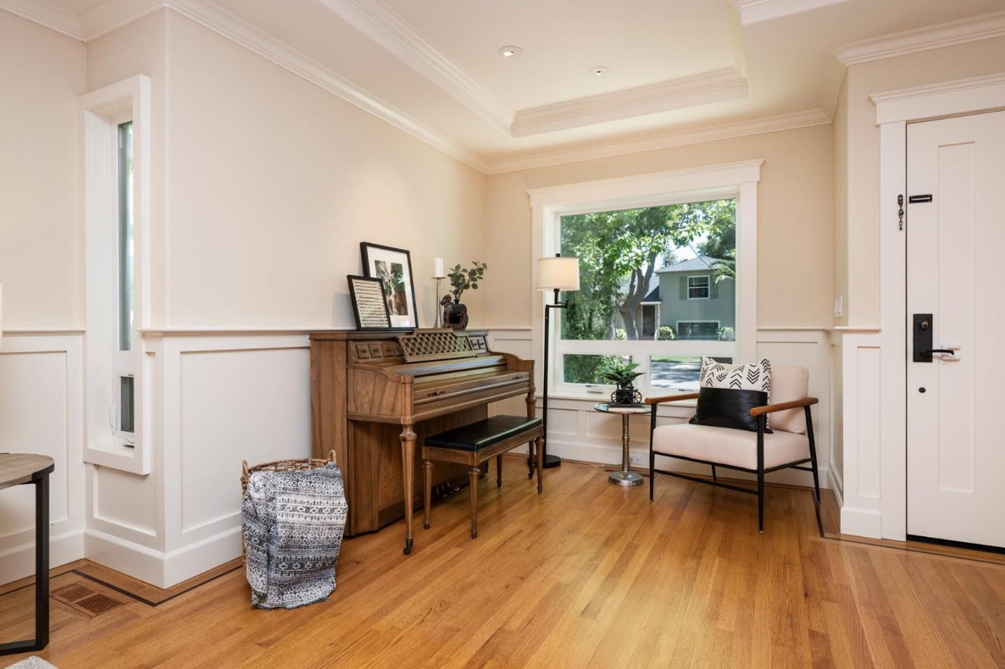 Detail Gallery Image 5 of 26 For 256 Portola Dr., San Mateo,  CA 94403 - 2 Beds | 2 Baths
