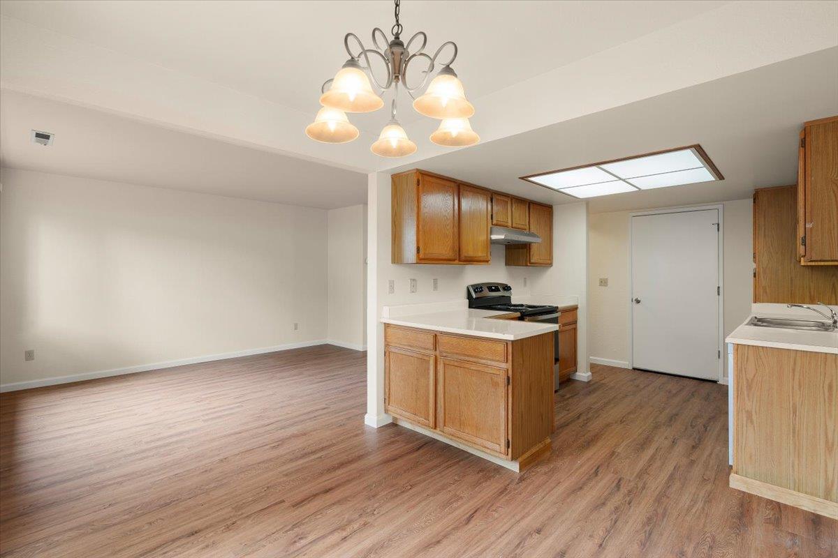 Detail Gallery Image 11 of 21 For 127 Terry Loop, Watsonville,  CA 95076 - 3 Beds | 2/1 Baths