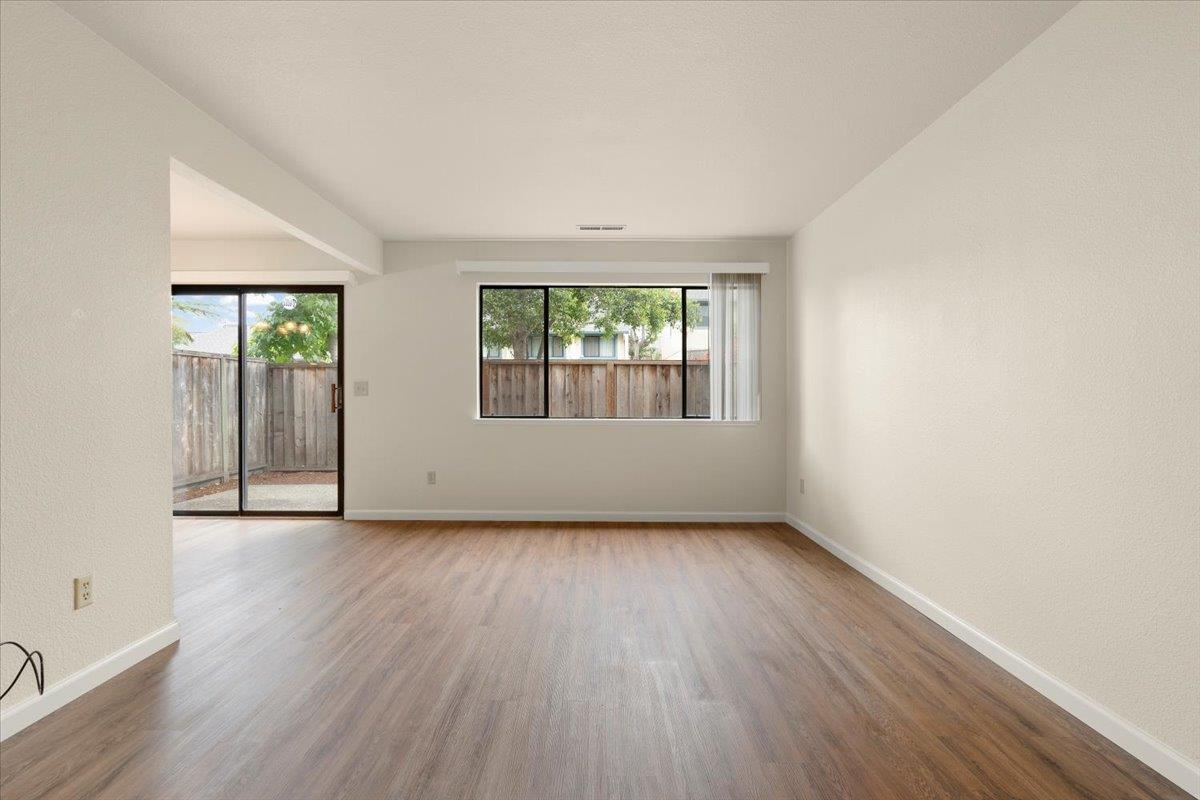 Detail Gallery Image 9 of 21 For 127 Terry Loop, Watsonville,  CA 95076 - 3 Beds | 2/1 Baths