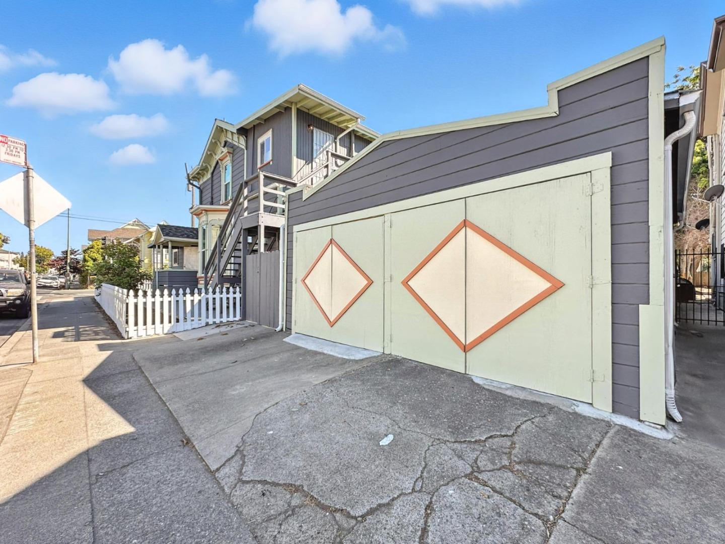 Detail Gallery Image 10 of 11 For 1549 5th Ave, Oakland,  CA 94606 - 4 Beds | 2 Baths
