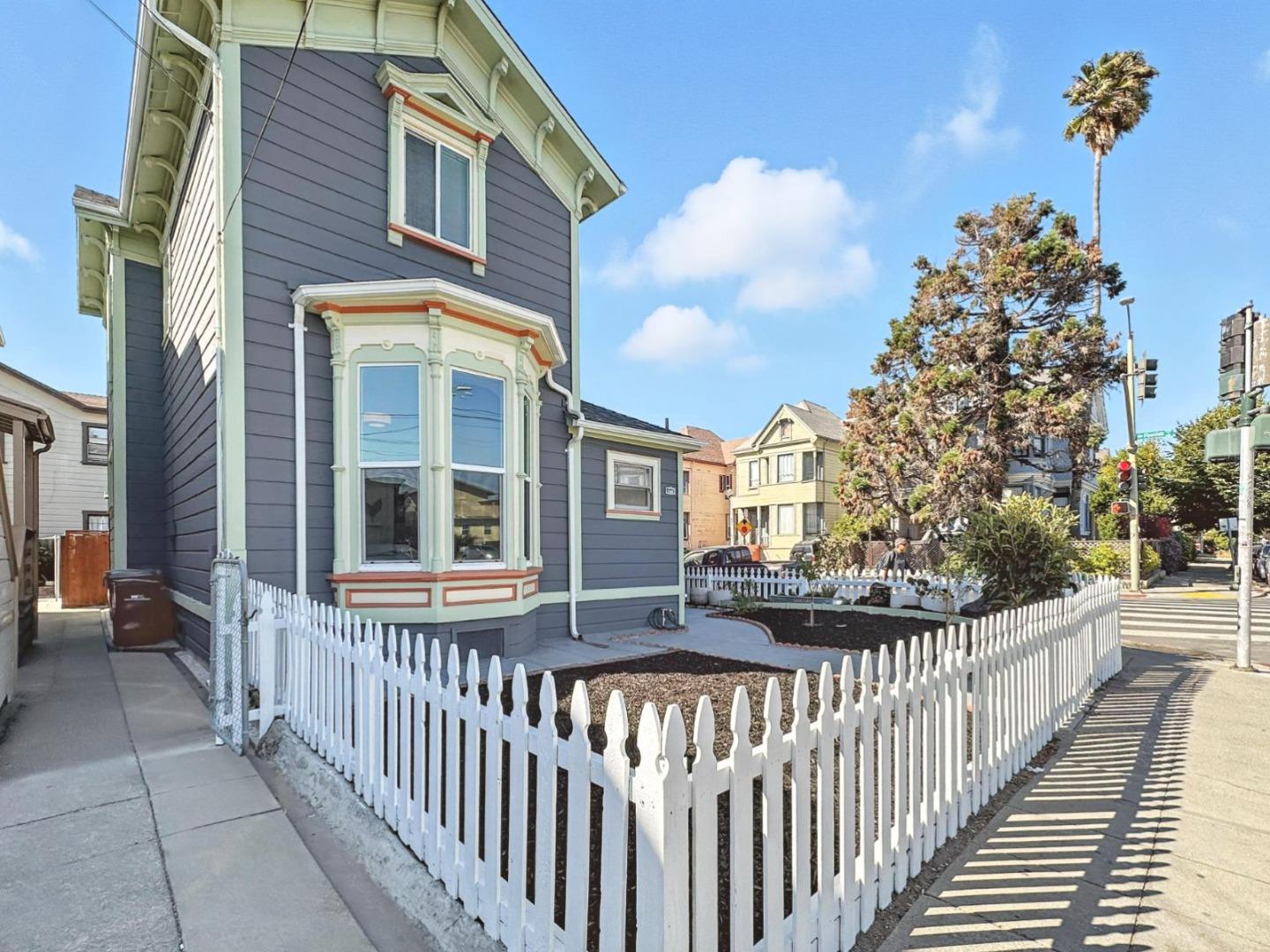 Detail Gallery Image 11 of 11 For 1549 5th Ave, Oakland,  CA 94606 - 4 Beds | 2 Baths